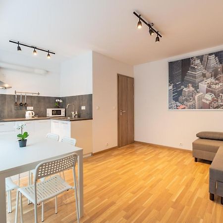 Brand New Two Room Apartment #26 With Free Secure Parking Close To Center Praha Eksteriør bilde