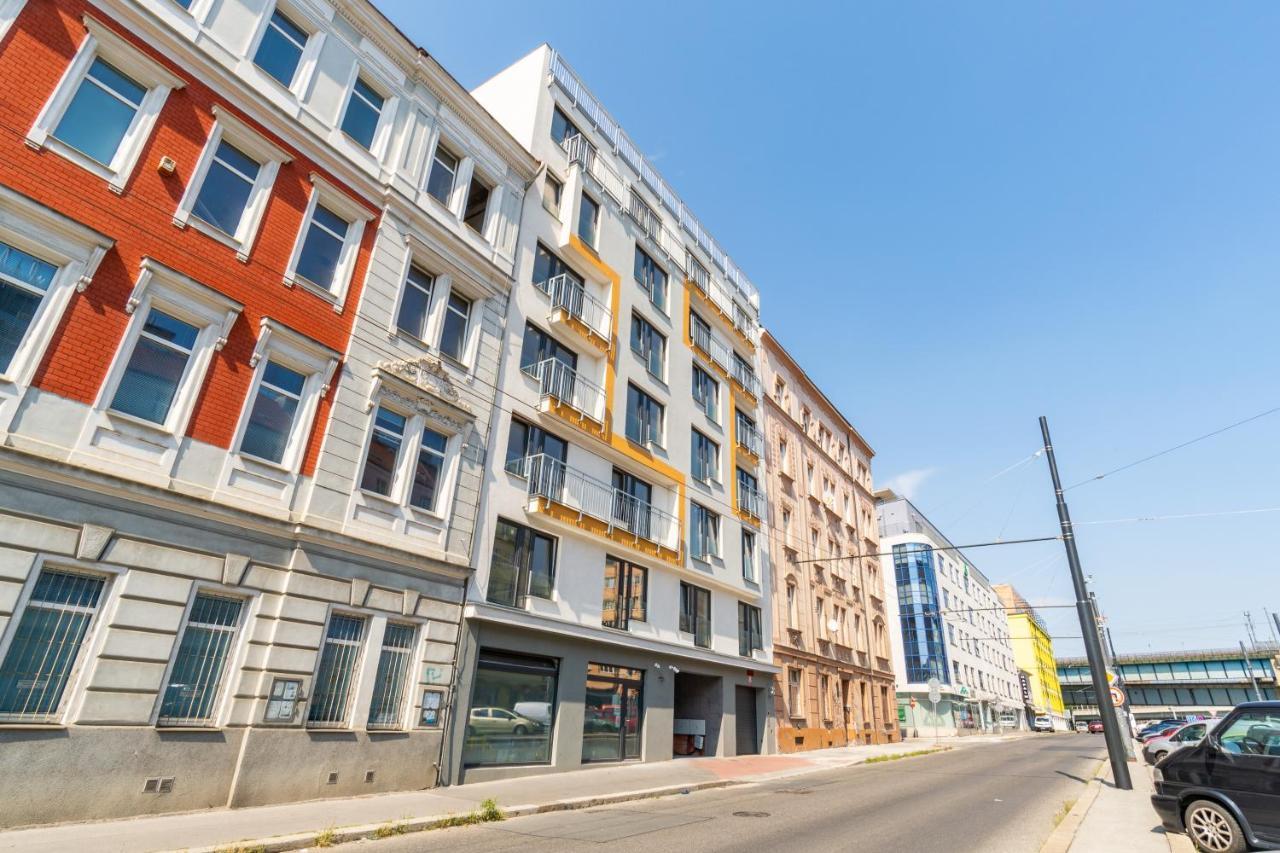 Brand New Two Room Apartment #26 With Free Secure Parking Close To Center Praha Eksteriør bilde