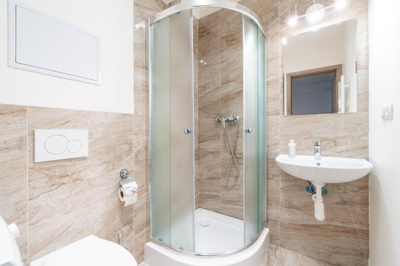 Brand New Two Room Apartment #26 With Free Secure Parking Close To Center Praha Eksteriør bilde