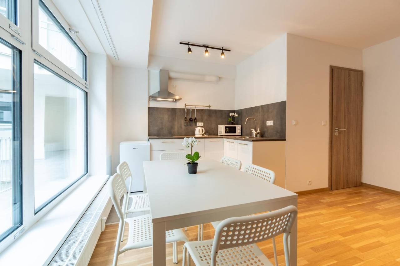 Brand New Two Room Apartment #26 With Free Secure Parking Close To Center Praha Eksteriør bilde