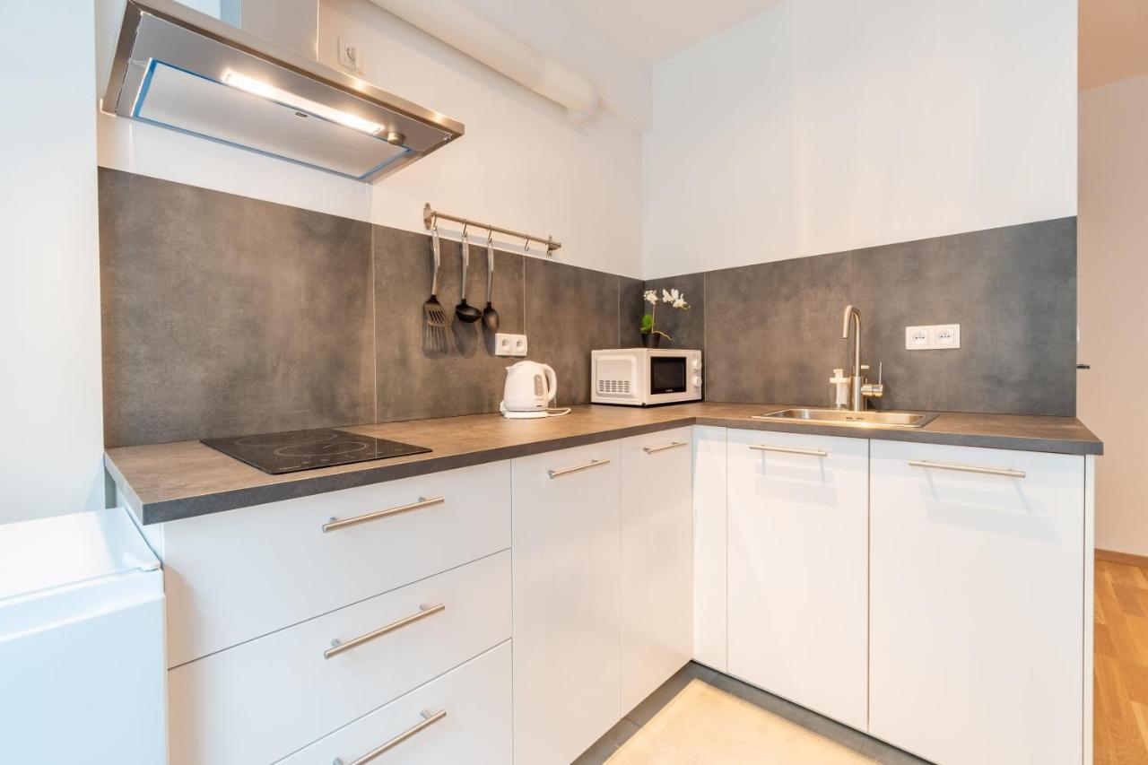 Brand New Two Room Apartment #26 With Free Secure Parking Close To Center Praha Eksteriør bilde
