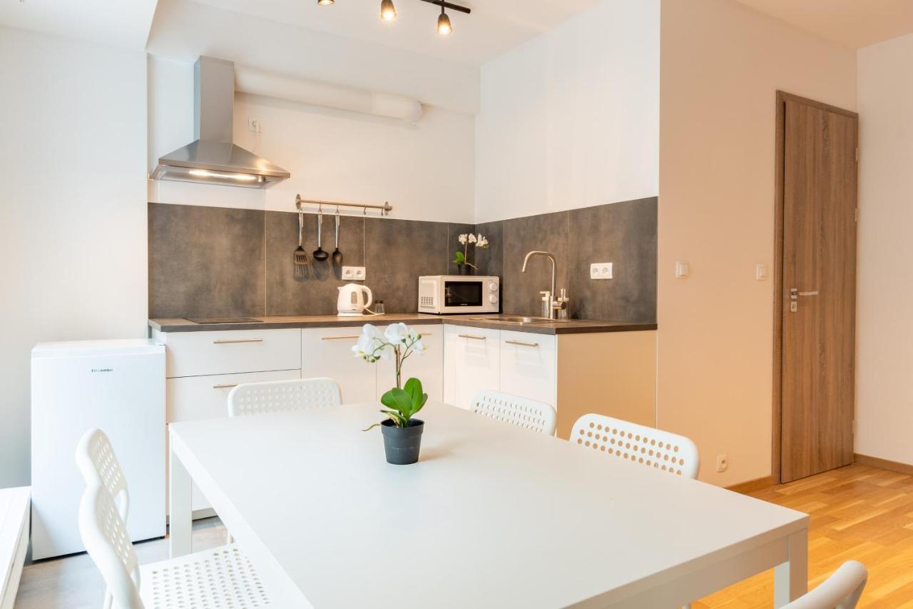 Brand New Two Room Apartment #26 With Free Secure Parking Close To Center Praha Eksteriør bilde